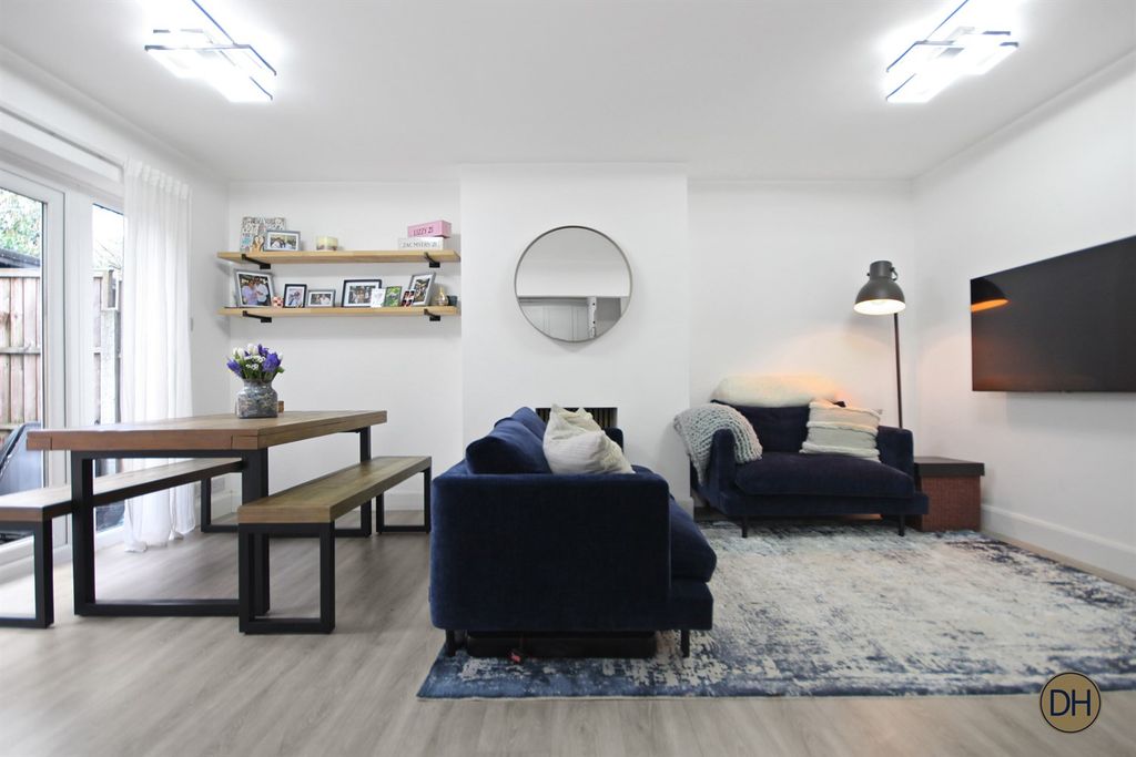 Property photo 3 of 12 Algers Mead