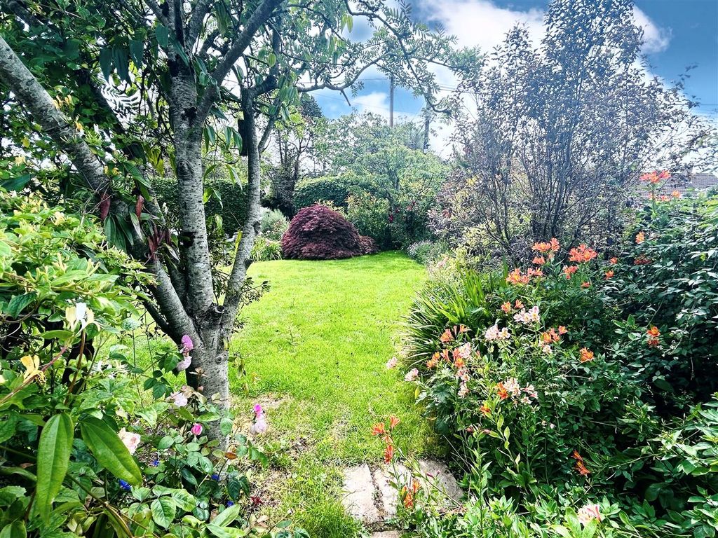 Property photo 2 of 19 Garden