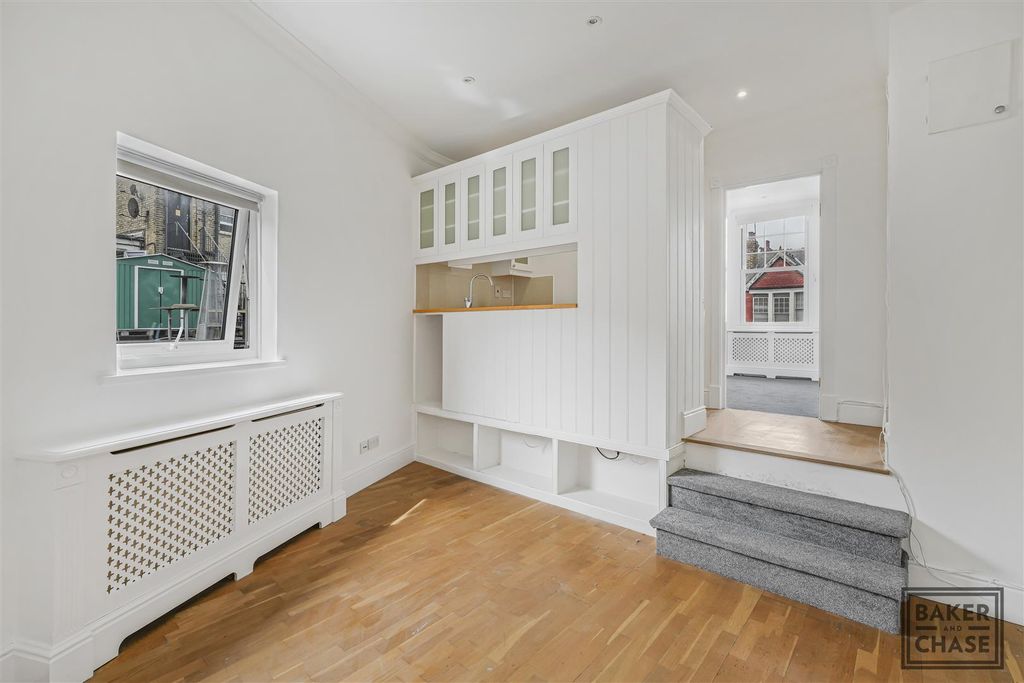 Property photo 2 of 12 Lounge