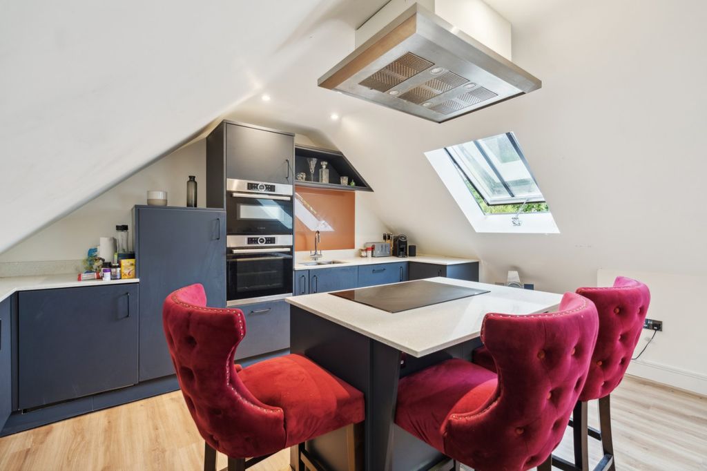 Property photo 2 of 14 Kitchen Breakfast