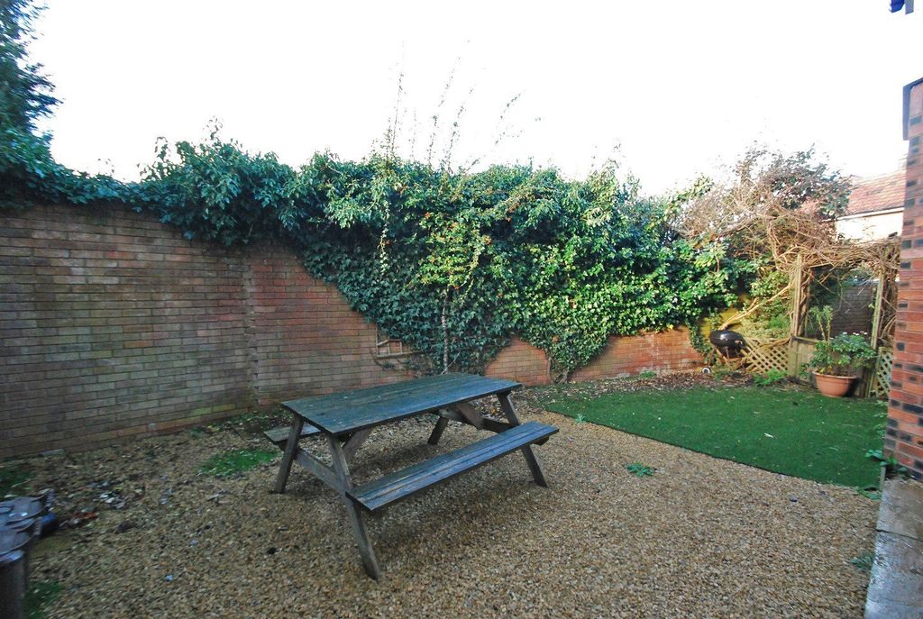 Property photo 3 of 6 Garden