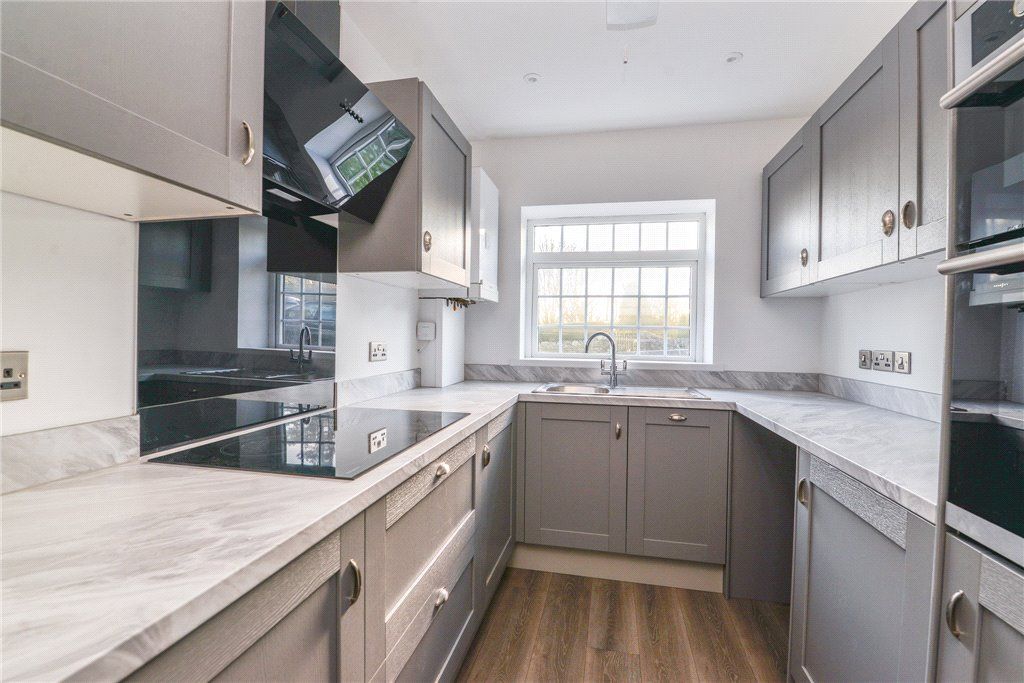 Property photo 3 of 17 Kitchen