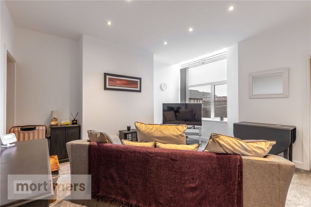 Property photo 3 of 18 Living Room