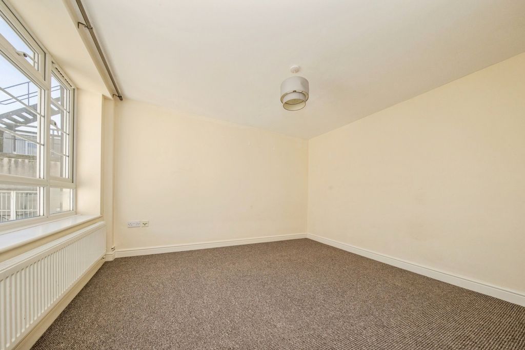Property photo 3 of 10 Pbox-Img.Jpg