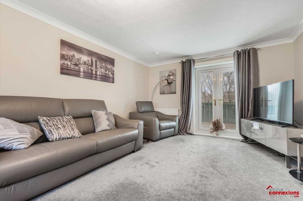 Property photo 3 of 25 Lounge (2)