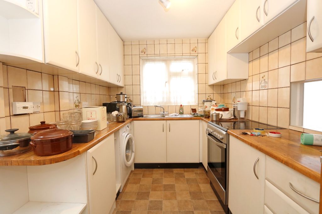 Property photo 2 of 14 4898721