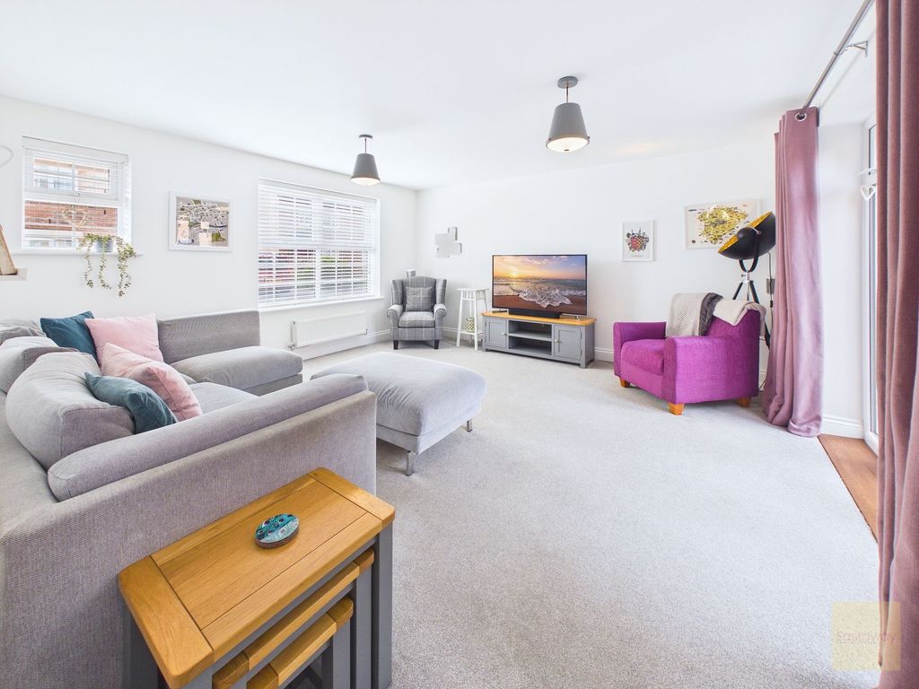 Property photo 2 of 21 Living Room