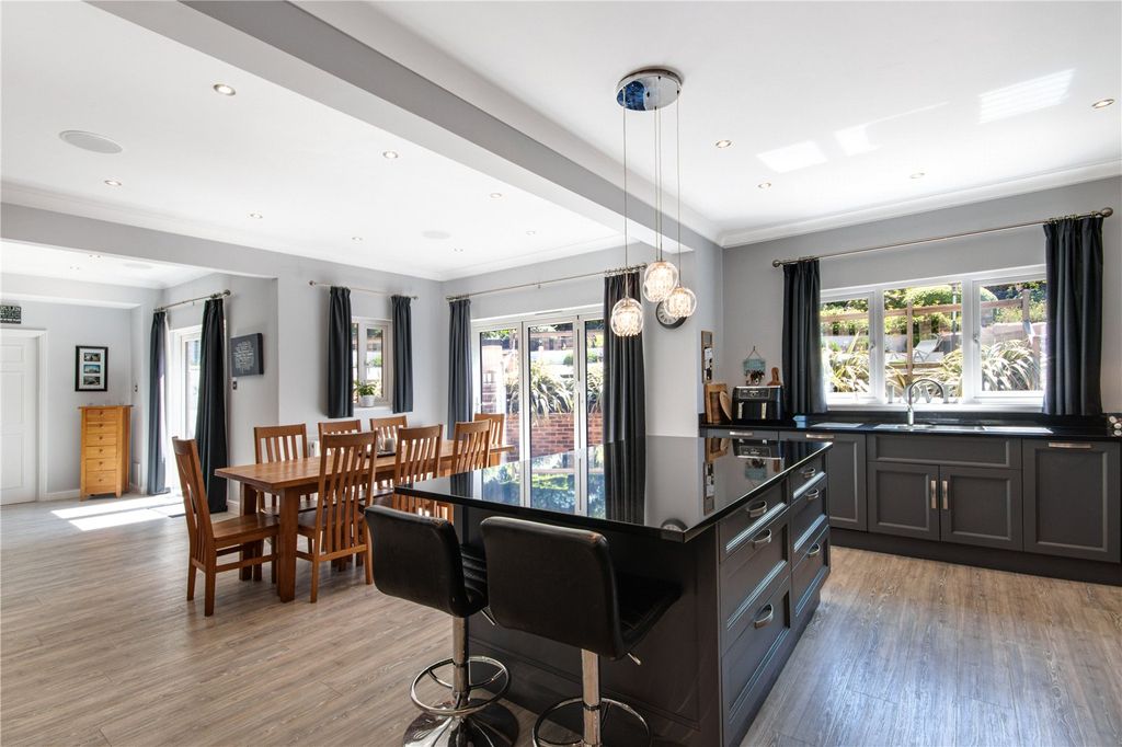 Property photo 3 of 14 Kitchen/Dining Room
