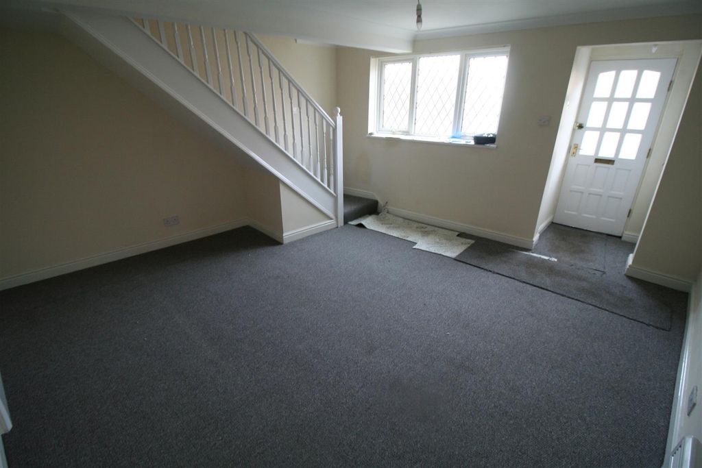 Property photo 3 of 7 Living Room