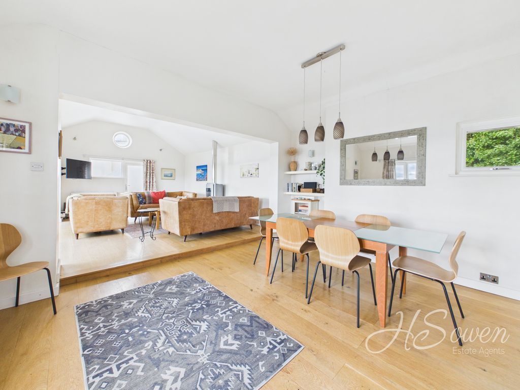 Property photo 3 of 35 Photo 48