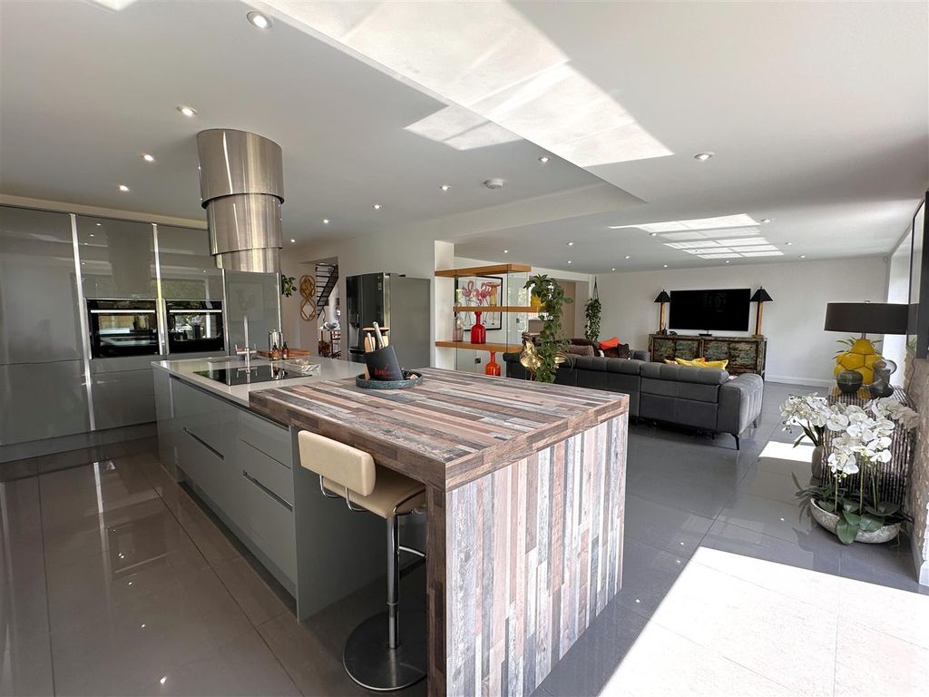 Property photo 2 of 38 Open-Plan Living/Kitchen 443