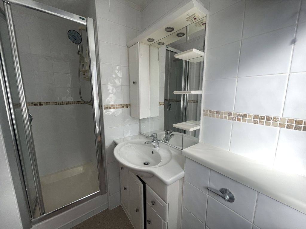 Property photo 3 of 7 Bathroom