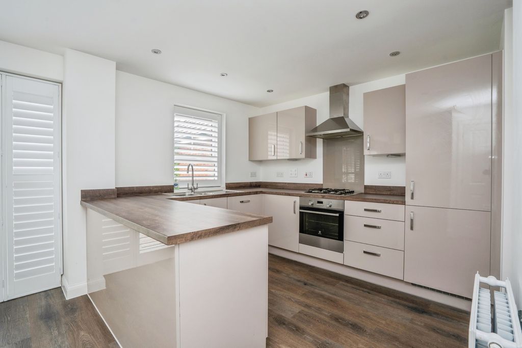 Property photo 3 of 18 Pbox-Img.Jpg