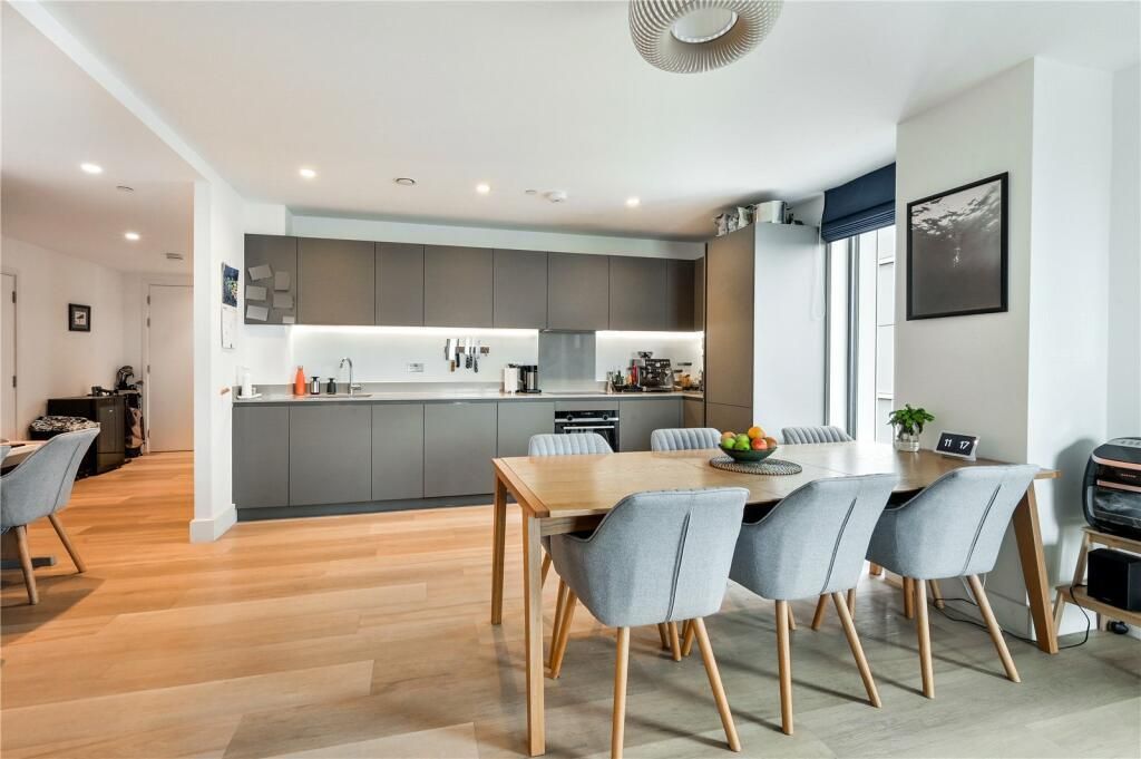 Property photo 3 of 12 Barley Lane, E15