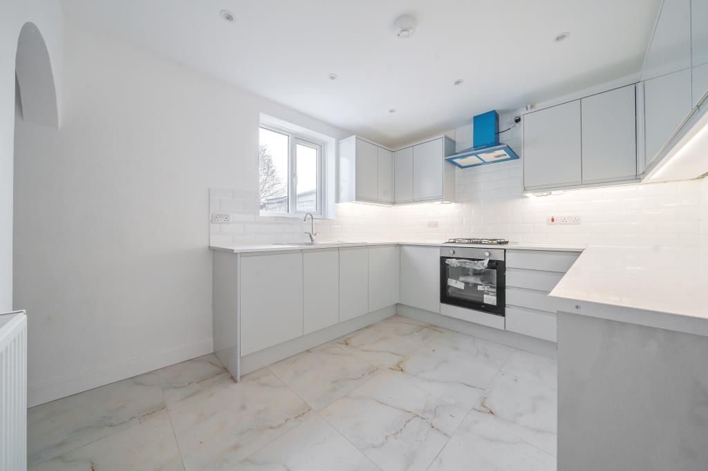 Property photo 3 of 20 Kitchen