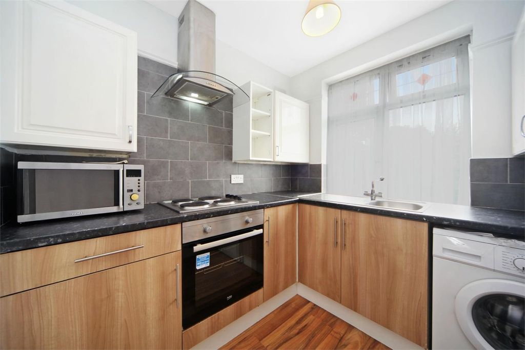 Property photo 2 of 7 1