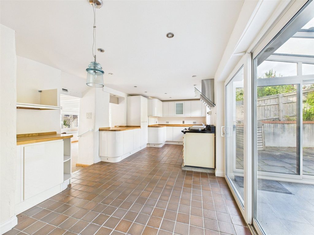 Property photo 3 of 31 Picture No. 10
