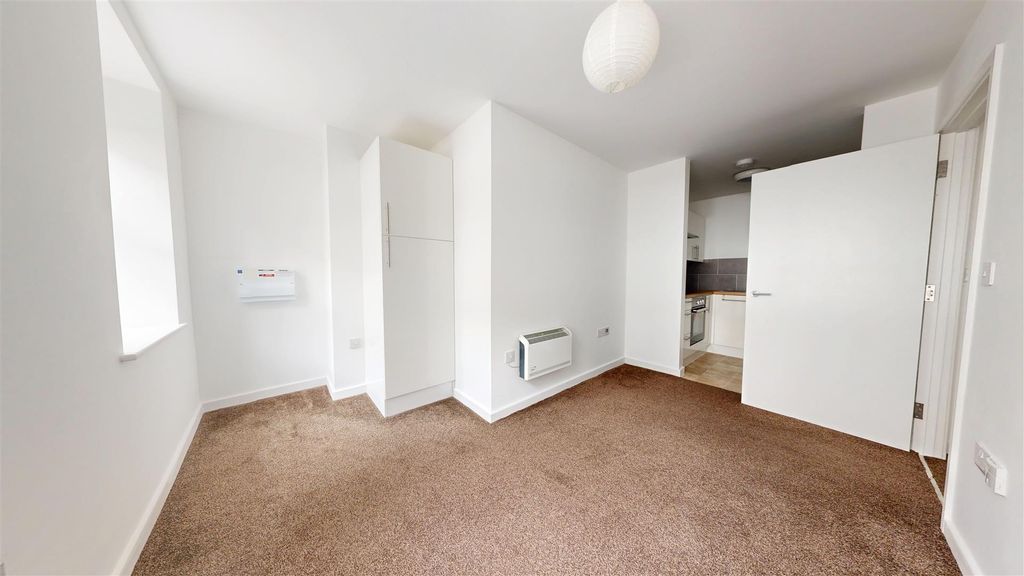 Property photo 2 of 10 Flat-2-60A-Saint-Thomas-Street-05292026_125427.Jpg