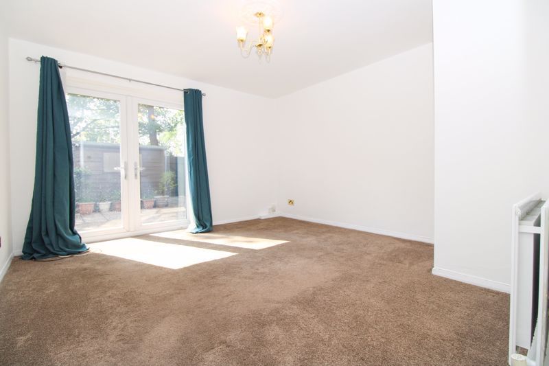 Property photo 3 of 16 Lounge