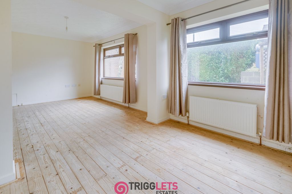 Property photo 3 of 21