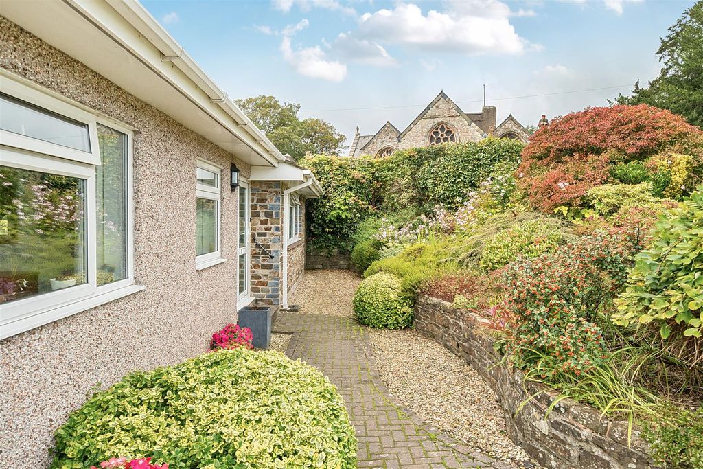 Property photo 3 of 23 Abbotts Park Side Path.Jpg