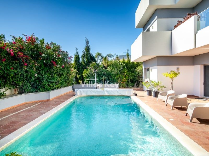 Property photo 2 of 30