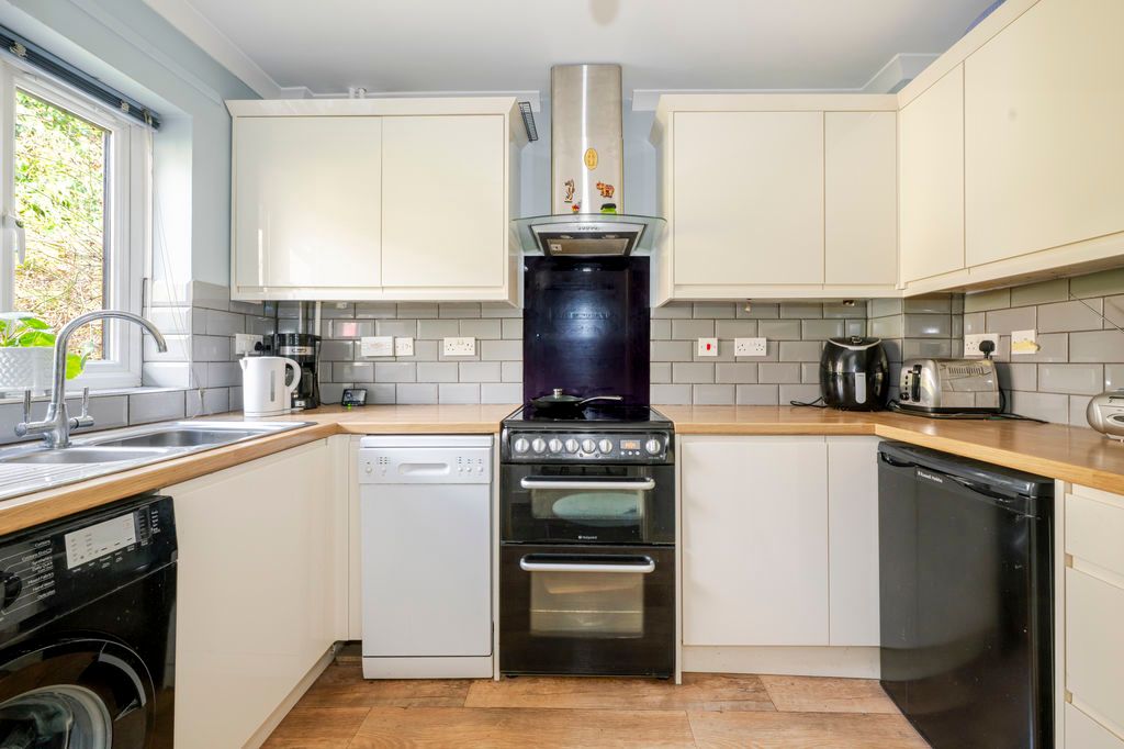 Property photo 3 of 14 Photo 6