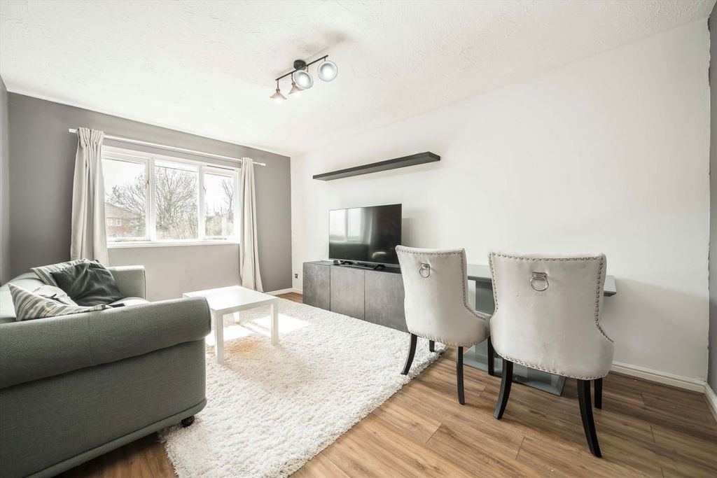 Property photo 2 of 5