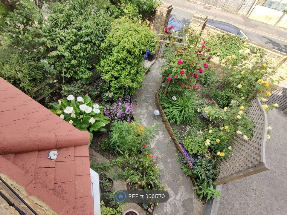 Property photo 1 of 12 Front Garden
