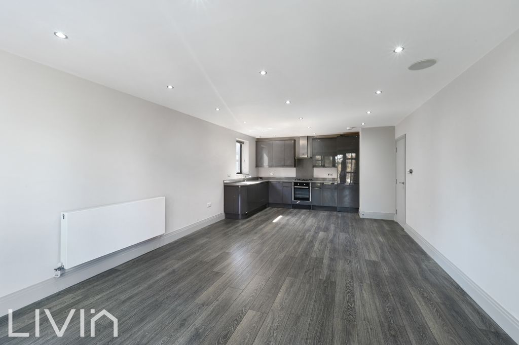 Property photo 2 of 12 5