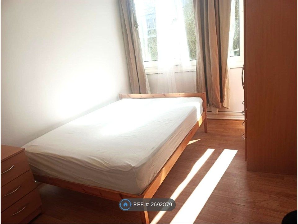 Property photo 3 of 10 Bedroom