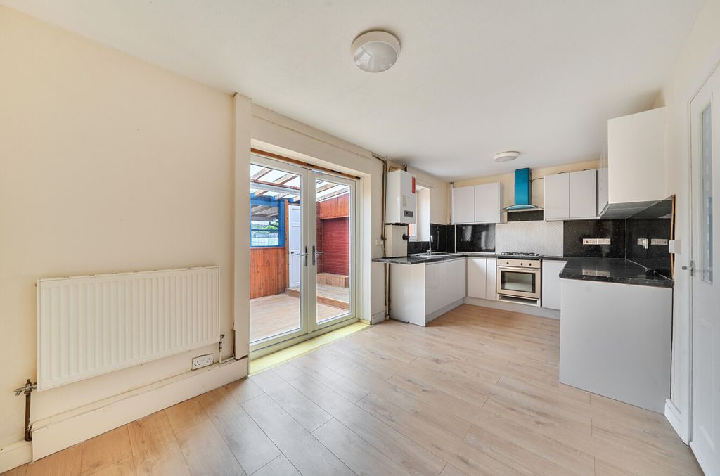 Property photo 2 of 12 15245738