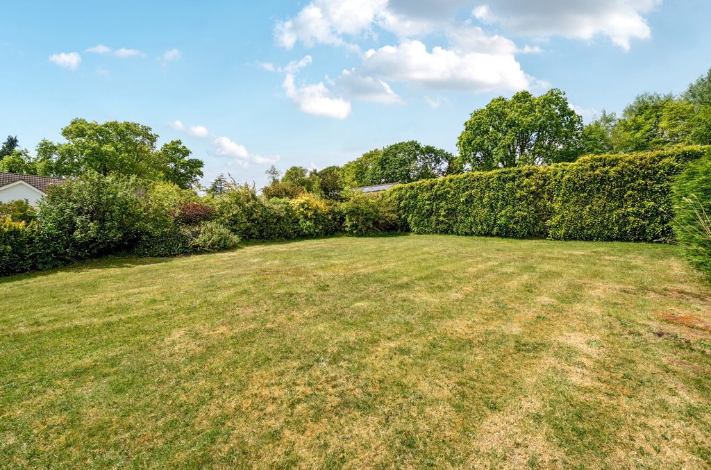 Property photo 2 of 12 Garden