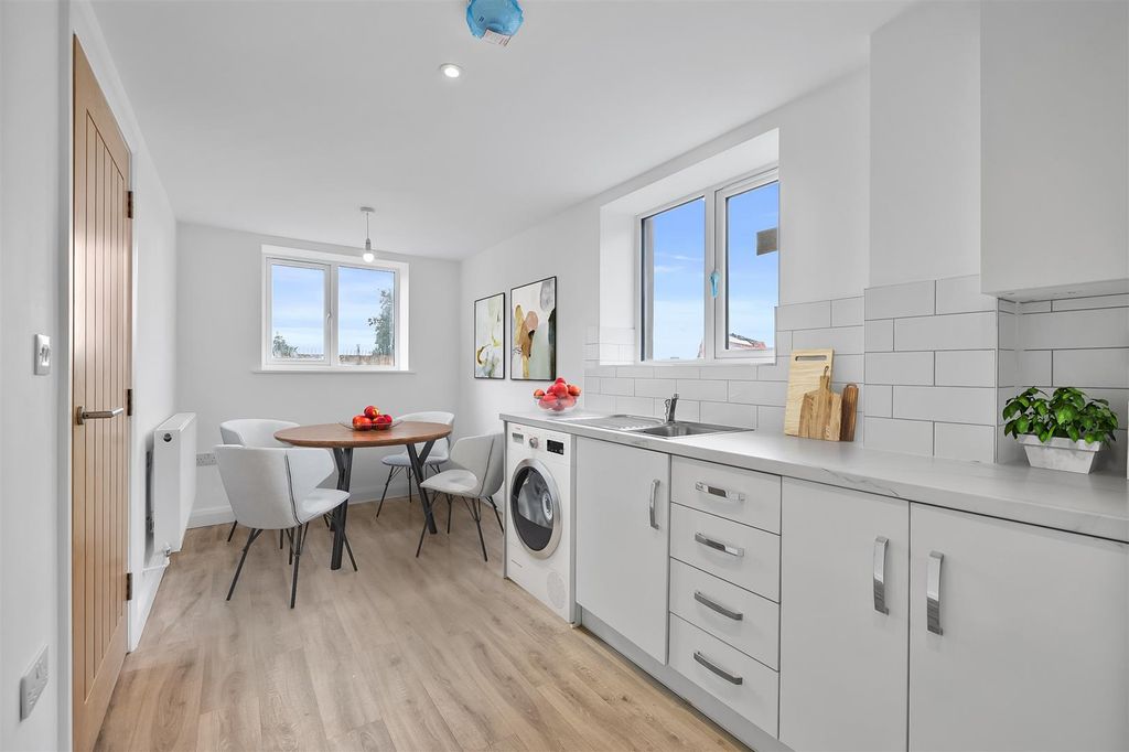 Property photo 3 of 10 Kitchen/Diner