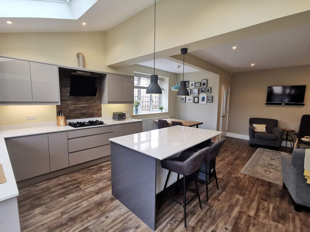 Property photo 2 of 19 Dining Kitchen