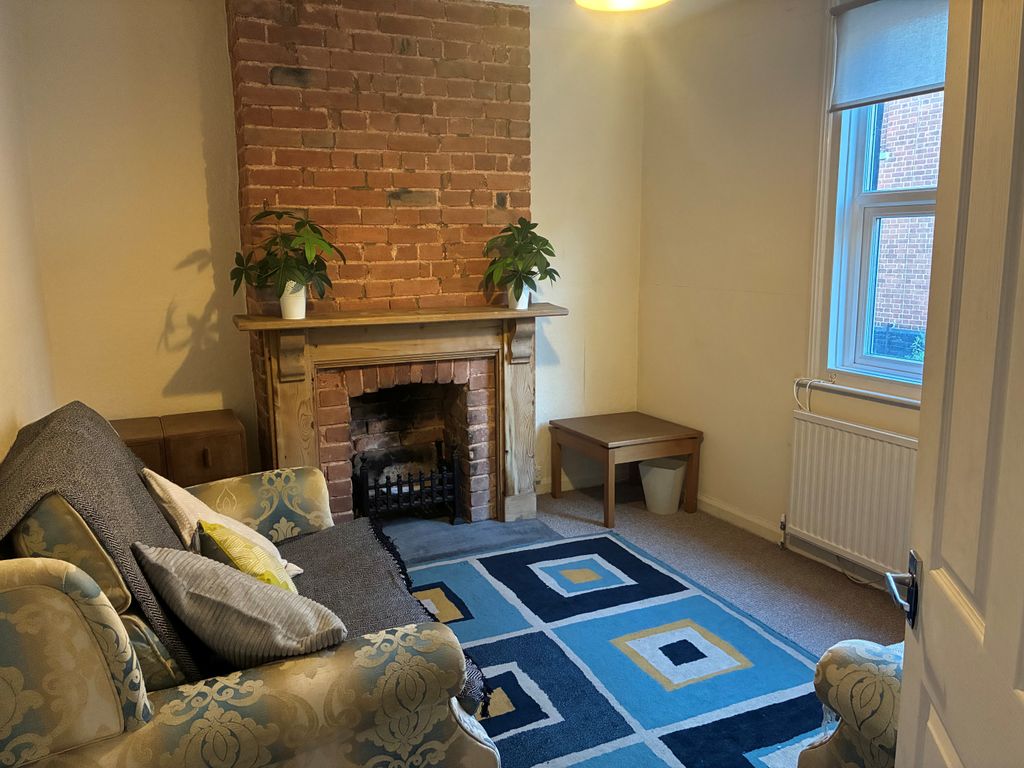 Property photo 3 of 12 Lounge 3