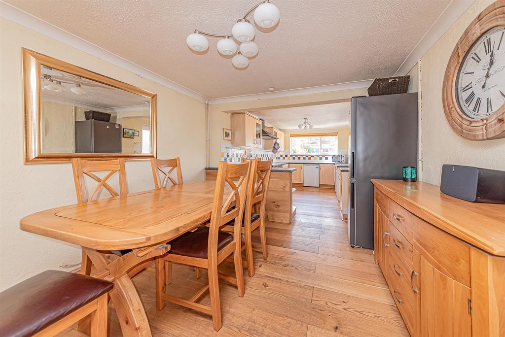 Property photo 2 of 14 32 Harvey Road (2).Jpg