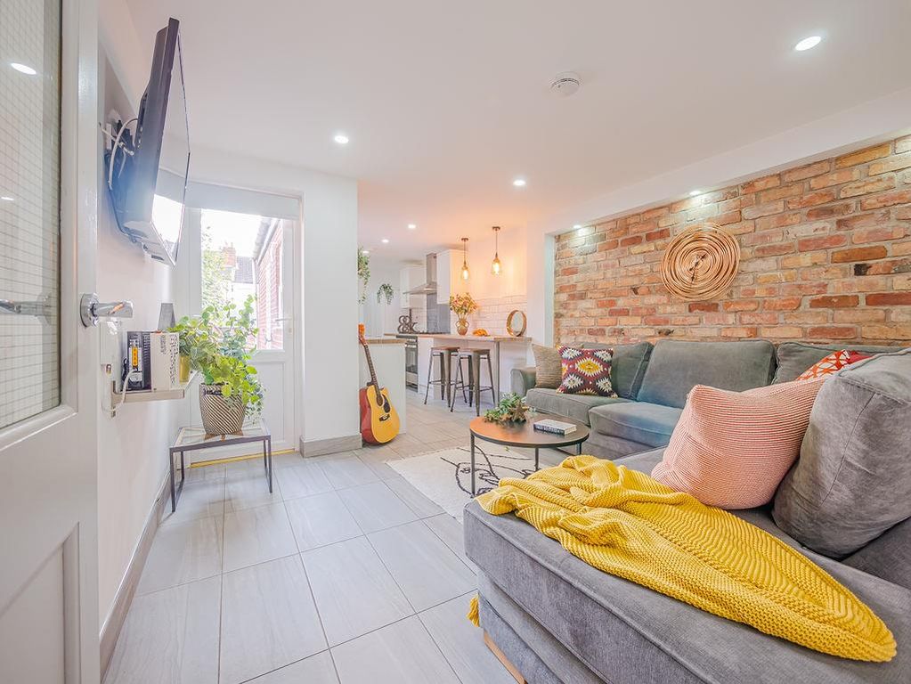 Property photo 2 of 41 P1270304-Hdr.Jpg