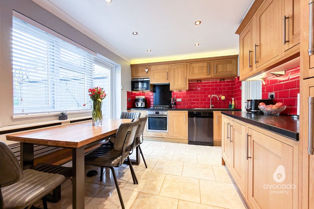 Property photo 2 of 13 4794472