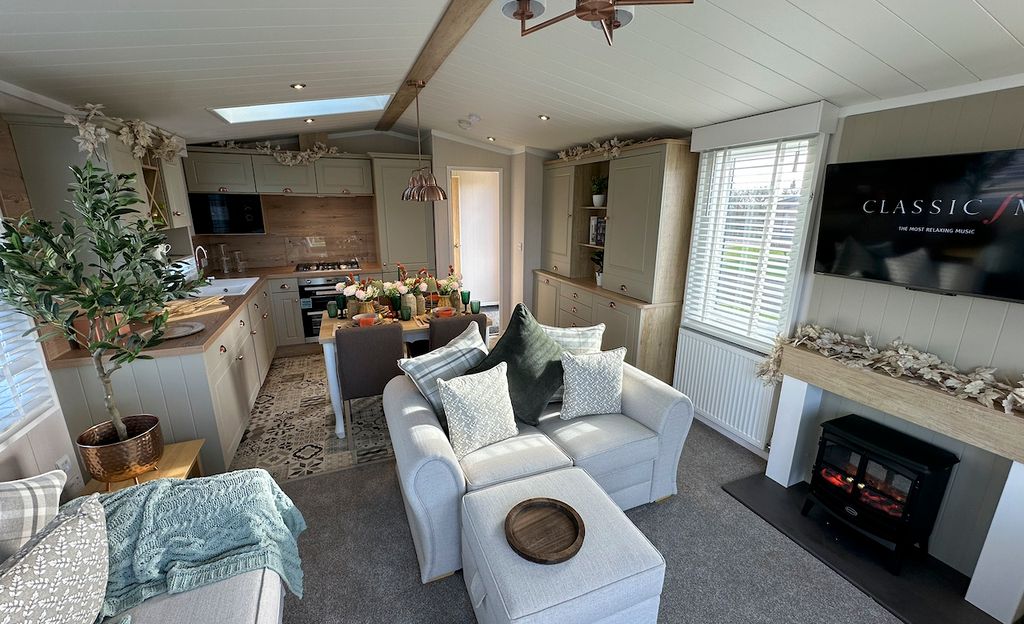 Property photo 2 of 9 Swift Vendee Lodge N09 Lrg 2.Jpg