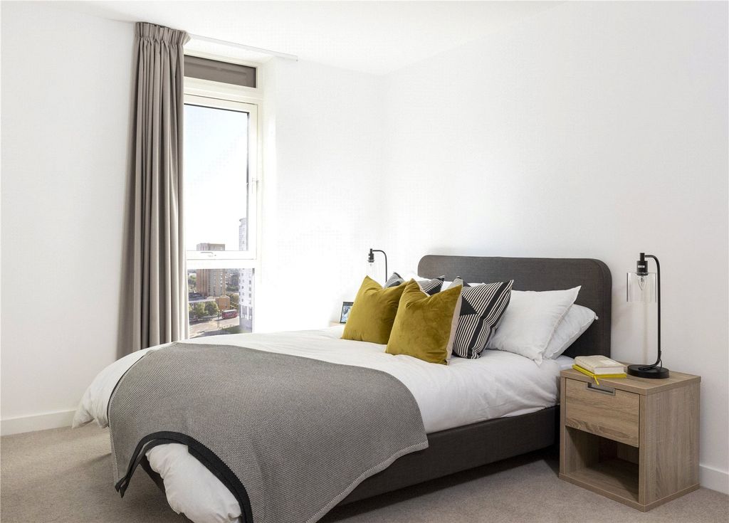 Property photo 3 of 11 Bedroom 1