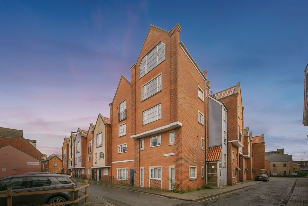 Property photo 1 of 12