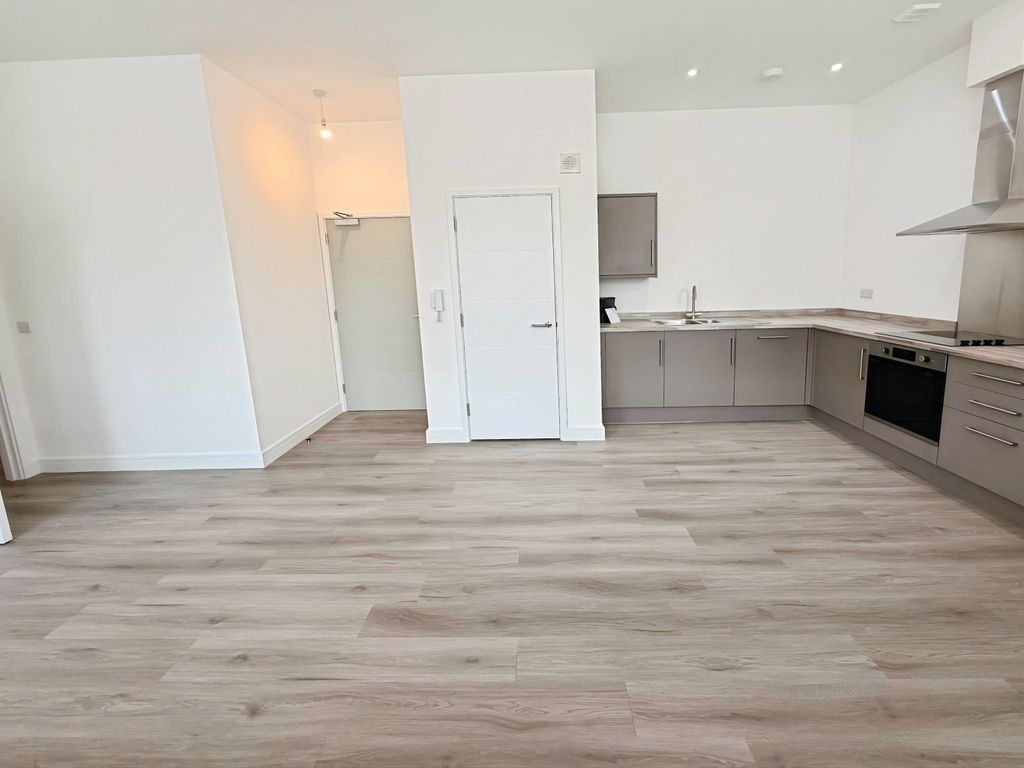 Property photo 2 of 11 Kitchen