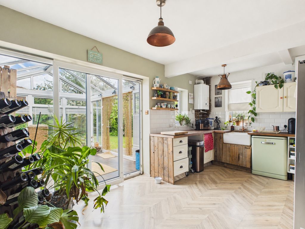 Property photo 1 of 18 Kitchen