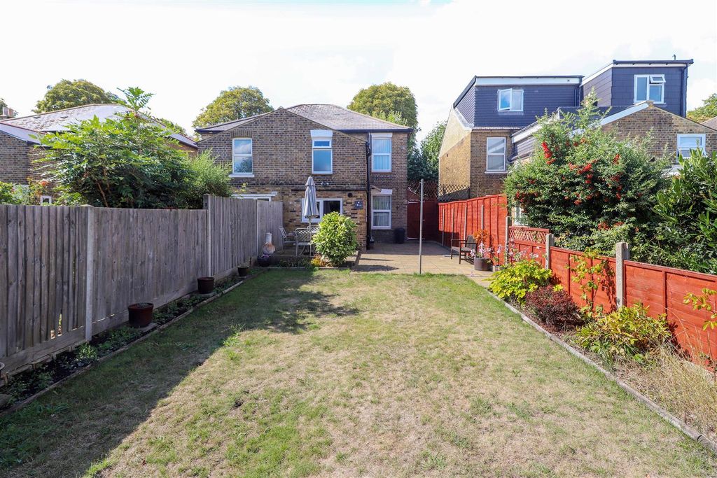 Property photo 2 of 11