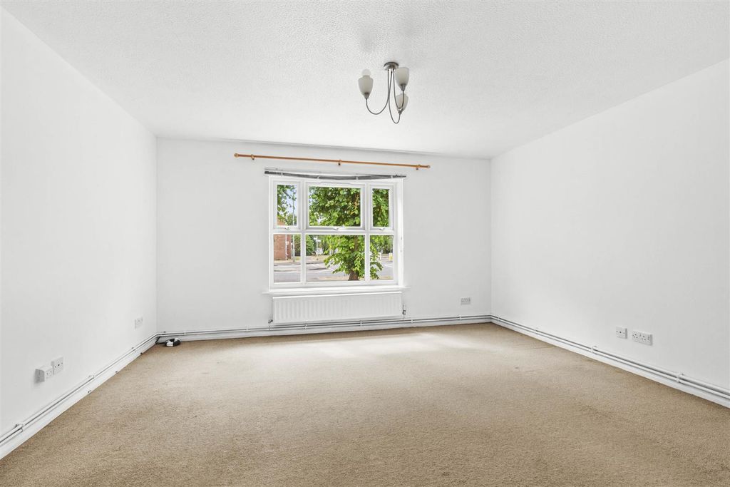 Property photo 3 of 12 Dove House, Watermead (Low Res)-14.Jpg