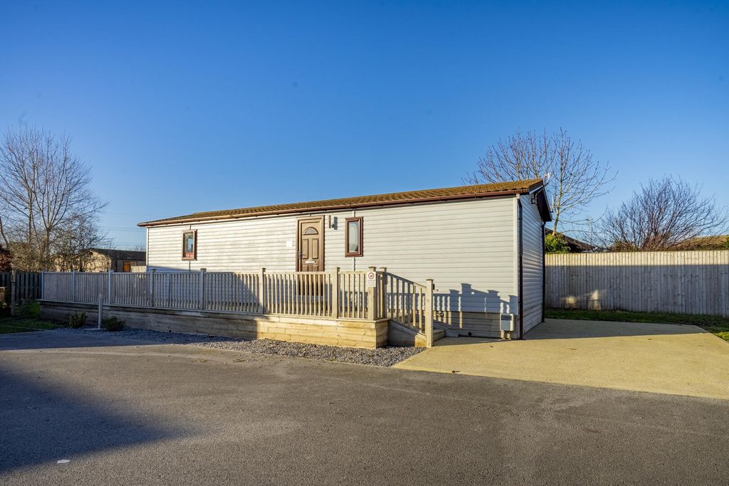 Property photo 1 of 12 Front (Exterior)