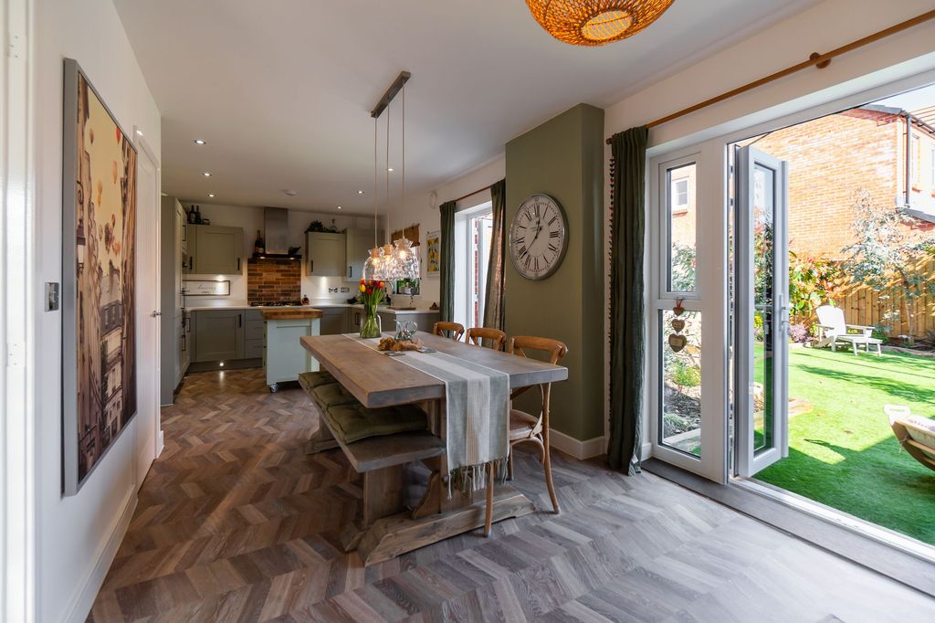 Property photo 2 of 32