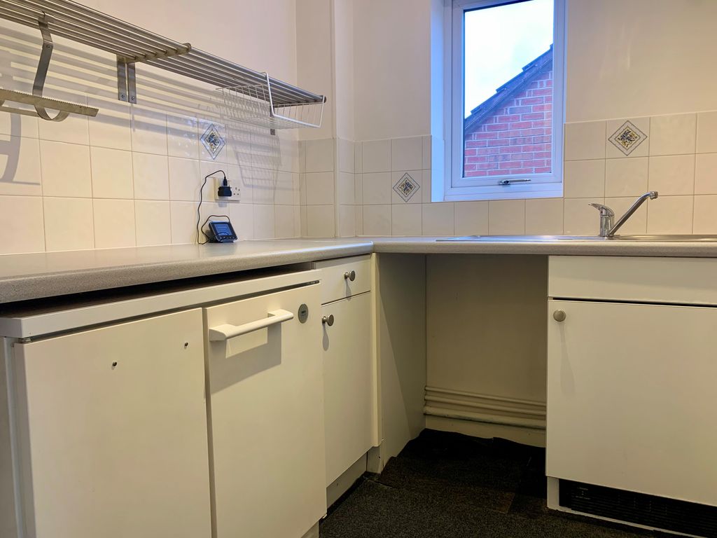 Property photo 3 of 7 Kitchen