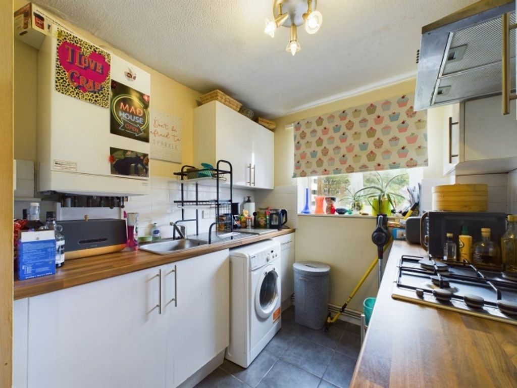 Property photo 1 of 5 Kitchen